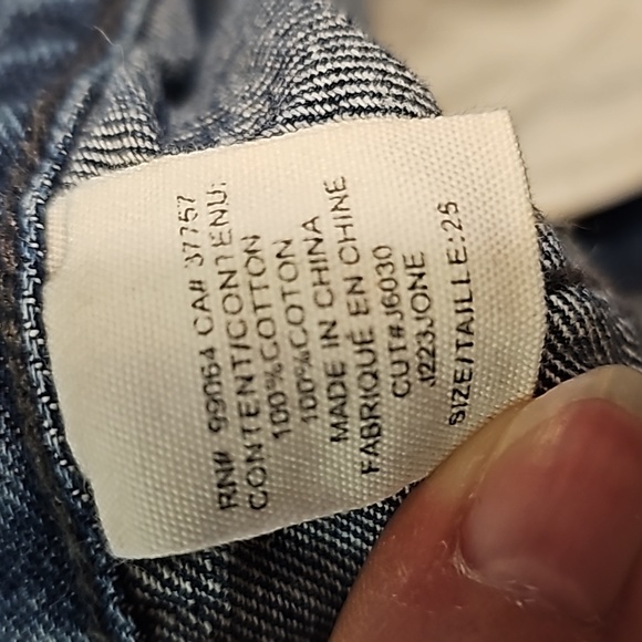 Billabong Jean shorts in great pre-loved condition. PLEASE see size in pictures - Picture 4 of 4